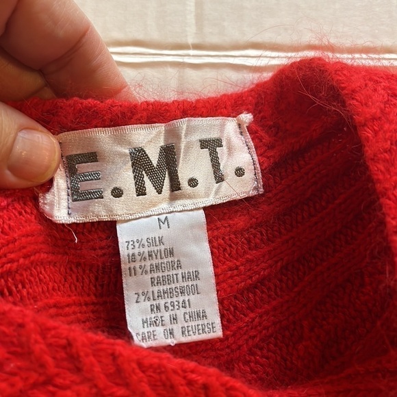 VTG 80s-E. M. T.-M-Red crewneck sweater removable shoulder pads Lambswool blend. - Picture 3 of 10